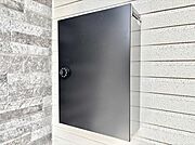 シンプルなデザインのポスト