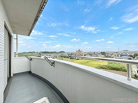 心地よい風を感じながらお洗濯物が干せそうです