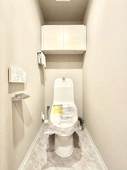 明るく清潔感のあるトイレです。  