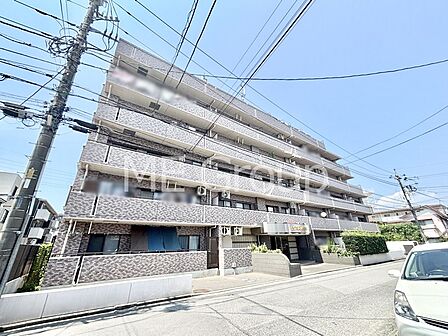 生活に便利な地に伸びやかな家族の生活風景を描く住まい