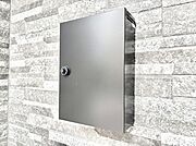 シンプルデザインのポスト。
