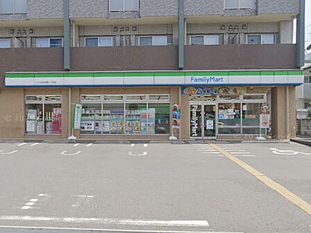 コンビニ 400m ファミリーマートさいたま大成町一丁目店