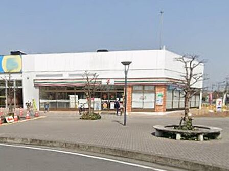 コンビニ 360m セブン-イレブン 久喜東鷲宮駅前店