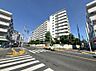 外観：前面道路はきちんと整備されています  