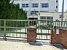 周辺：中学校 560m 足立区立花畑北中学校
