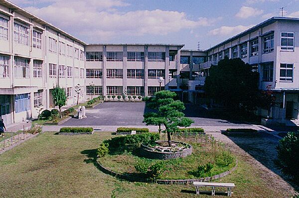 画像19:寝屋川市立第四中学校（960m）