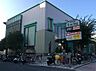 周辺：食品専門館ラッキー 忍ヶ丘駅前店（745m）