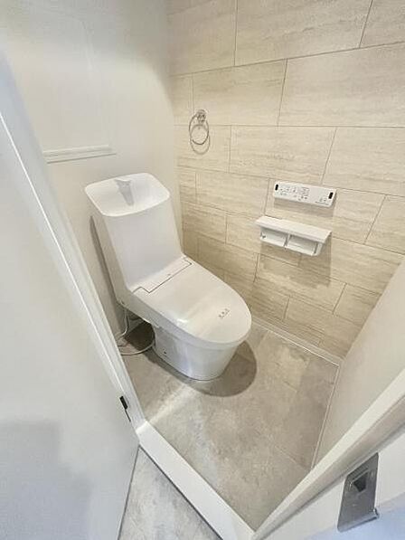 トイレには快適な温水洗浄便座付き