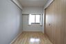 洋室：4.6帖洋室にも窓がございますので、明るいお部屋になります。