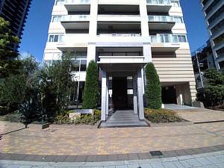 ~エントランス外~ 綺麗に管理されたエントランス外です。