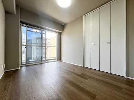 寝室や子ども部屋など、ライフスタイルに合わせて活用できる洋室です。