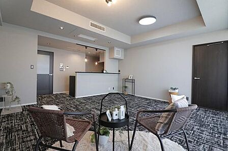 19.9帖のゆとりあるLDK。家具を配置しても開放感のある広々とした住空間です。