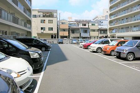 ～駐車場～ 自走式の平面駐車場