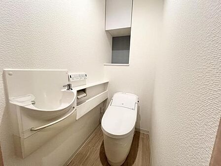 ＜トイレ＞ 手洗いが独立した、ホテルライクで衛生的なトイレ空間 