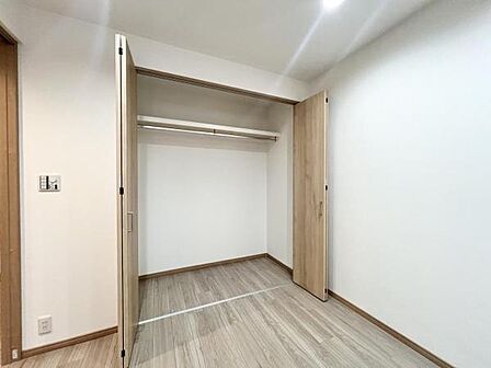 ＜収納＞ 扉が大きく開き、収納内部も見渡しやすい設計