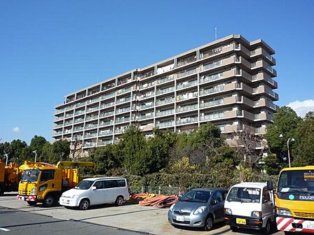 バルコニー側は遊歩道で眺望も良好