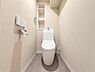 トイレ：≪トイレ≫ 温水洗浄機能付きのトイレになります。