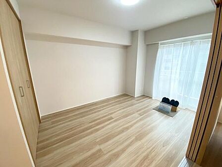 上質な空間で、安らぎと快適さを兼ね備えた寝室。  【即日案内可】お問い合わせは朝日住宅まで