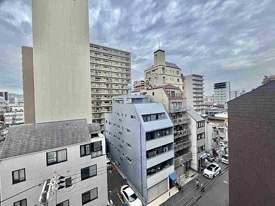 近隣の建物とも...