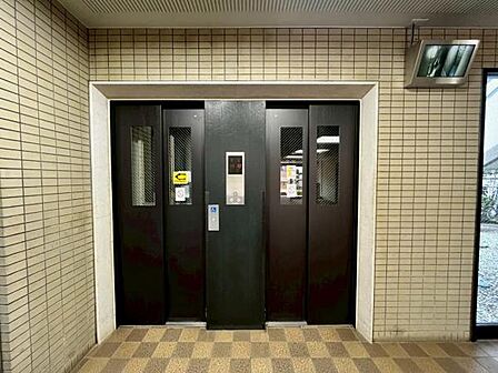 エレベーター2基。混雑も避けられます。