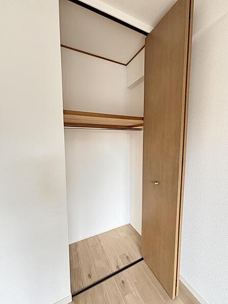 6.3帖の洋室のクローゼットです。