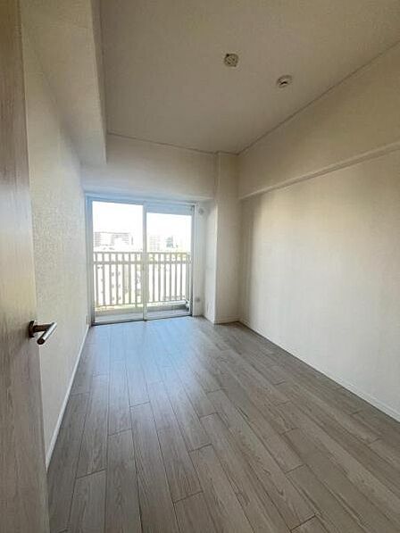 北西側洋室約4.8帖。こちらはお子様部屋として最適です。