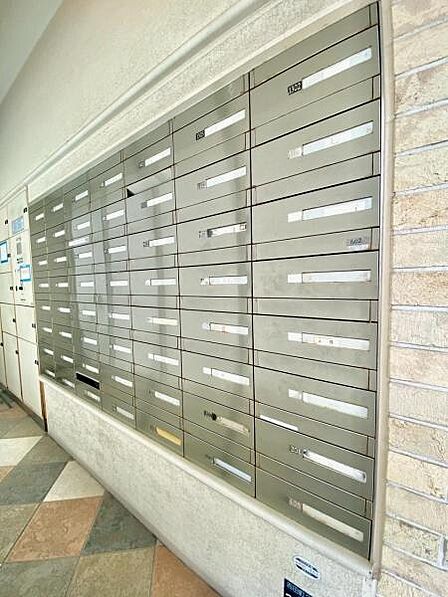 毎日の郵便物の受け取りがスムーズで、快適に利用できます。  【即日案内可】お問い合わせは朝日住宅まで