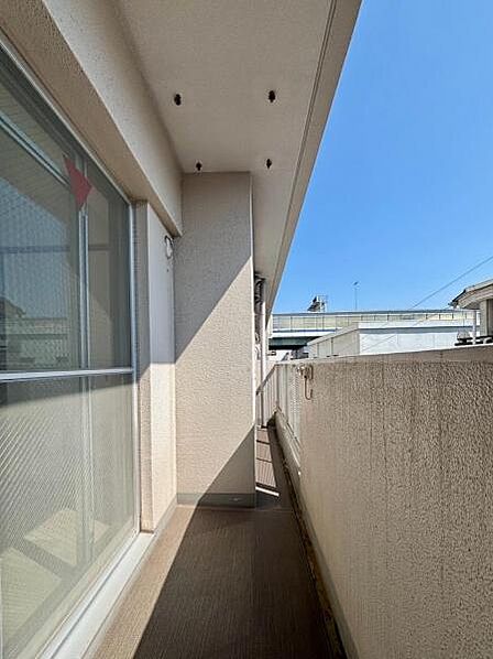 バルコニーで外からの目を気にせず洗濯物が干せます。