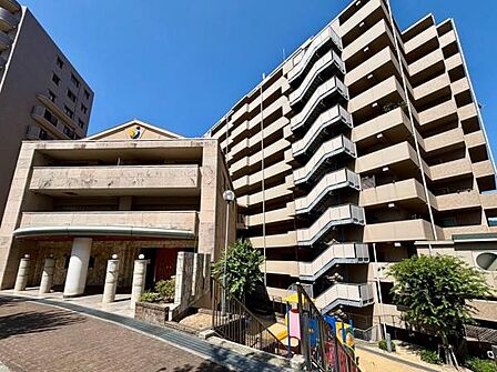 即日案内可能。 オンラインでご提案する「お客様専用サイト」が大好評! スマホで手軽に物件を比較できて、家族みんなで楽しく家探し。 毎月先着順のご案内です。まずはお気軽にお問い合わせください。