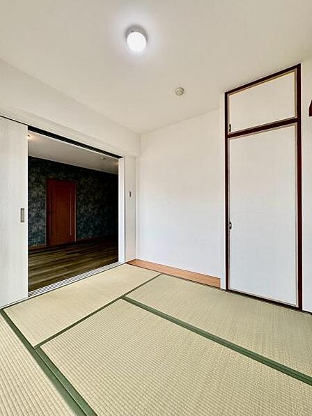 畳の香りが心を和ませる、くつろぎの空間。  客間やお子さまのお昼寝スペースにもぴったり。   【即日案内可】お問い合わせは朝日住宅まで