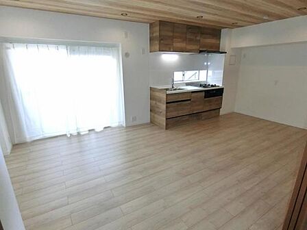 明るく風通しの良いお部屋です。