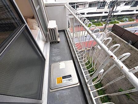 バルコニーは東向き、朝日がしっかり差し込みます