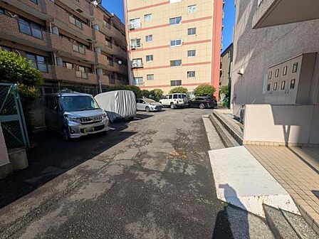 敷地内に駐車場有り