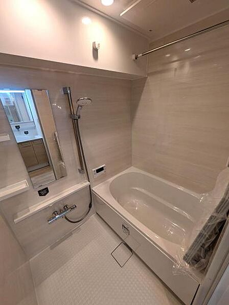 浴室乾燥機付きユニットバス、洗い場が広くてゆったりとくつろげます