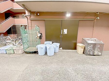 マンション敷地内ゴミステーション