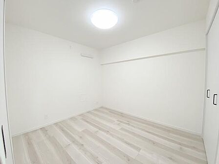 【洋室約4.8帖】全室収納のため、収納スペースには困りません!