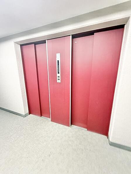 エレベーター付きマンションで、荷物が多い日も快適です!