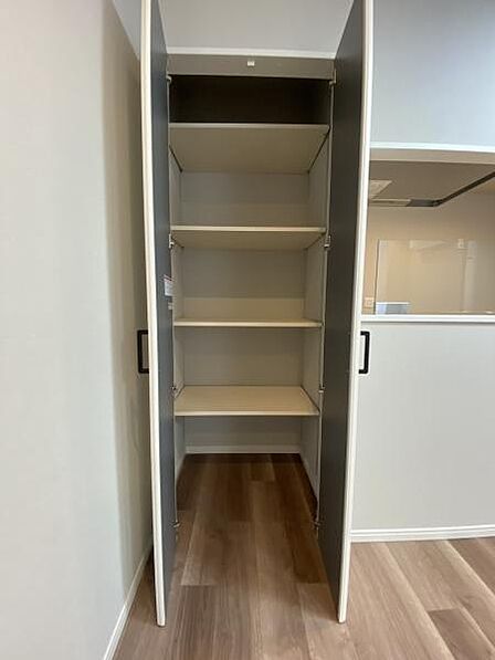 キッチン側の収納です。