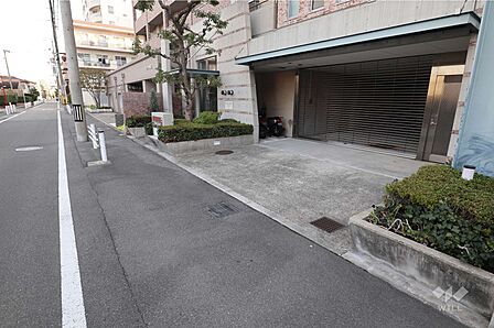 駐車場の出入り口