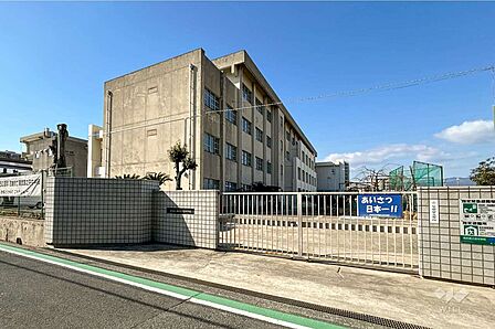 南武庫之荘中学校[公立]の外観