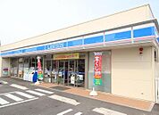 ローソン名東区猪高町店 62m