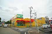 ナフコ不二屋引山店 721m