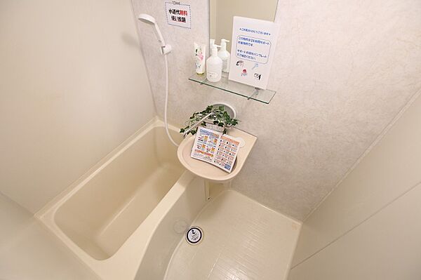 画像4:類似・アクセントパネルの入ったオシャレな浴室☆