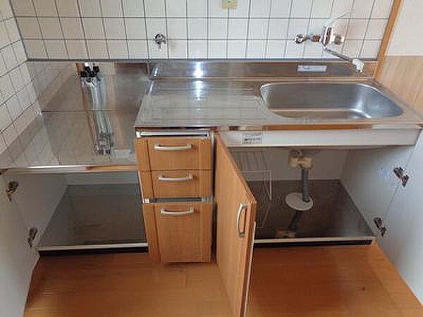 画像4:キッチンはシングルレバー水栓で使いやすい（同物件別部屋写真）