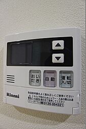 温度調整や追い焚き操作が出来る給湯器です。