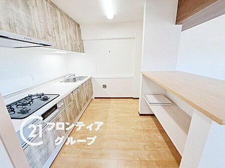 収納も充実の最新システムキッチン♪