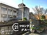 周辺：生駒市立生駒東小学校 徒歩29〜32分。 2260m