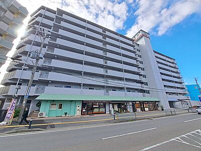 外観：地上9階建てマンションの9階部分。陽当たり・眺望・通風良好です♪