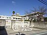 周辺：香芝市立志都美小学校 徒歩14分。 1070m