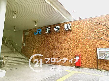 王寺駅(JR西日本 関西本線) 徒歩29分。 2300m